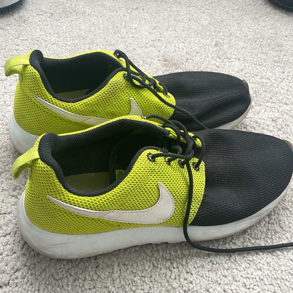 Nikes - Picture 2 of 2